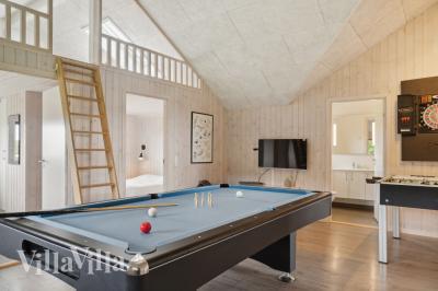 Neben den vielen schönen Stunden, die man im Poolbereich des Hauses verbringen kann, bietet das Luxusferienhaus 427 auch Spielevergnügen bei Billard/Tischtennis und Darts