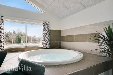 Genießen Sie den warmen Whirlpool im Luxusferienhaus Nr. 439 in Nordjütland
