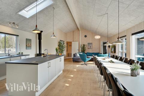 Der Aufenthaltsraum bietet Platz für 24 Personen, wenn ihr das Ferienhaus 439 in Nordjütland besucht.