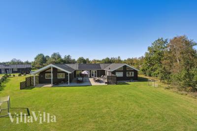 Dieses schöne Poolhaus Nr. 439 mit Platz für 24 Personen liegt in Nordjütland