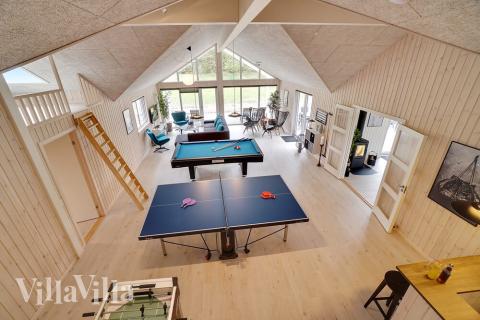 Das Luxusferienhaus 429 für 30 Personen hat einen großen Aktivitätsraum mit u. a. Billard und Darts