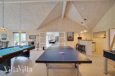 Neben den vielen schönen Stunden, die man im Poolbereich des Hauses verbringen kann, bietet das Luxusferienhaus 429 auch Spielevergnügen bei Billard/Tischtennis und Darts