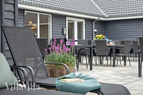 Das Luxusferienhaus Nr. 431 hat eine tolle Terrasse, die mit hochwertigen Gartenmöbeln für 30 Personen ausgestattet ist.