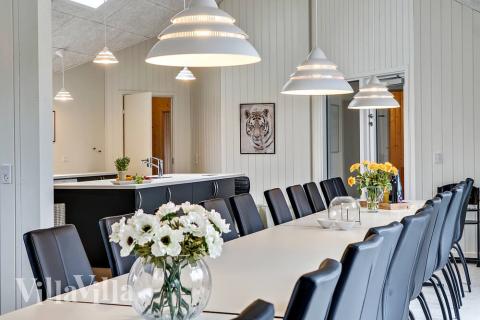 Der Aufenthaltsraum bietet Platz für 30 Personen, wenn ihr das Ferienhaus 431 in Limfjord besucht.