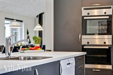 Die Küche in dem Luxusferienhaus Nr. 431 ist so gut ausgestattet, dass man problemlos Mahlzeiten für 30 Personen zubereiten kann.