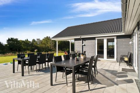 Auf der Terrasse des Ferienhauses Nr. 431 ist Platz für 30 Personen.