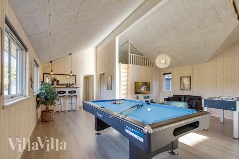 Neben den vielen schönen Stunden, die man im Poolbereich des Hauses verbringen kann, bietet das Luxusferienhaus 435 auch Spielevergnügen bei Billard/Tischtennis und Darts