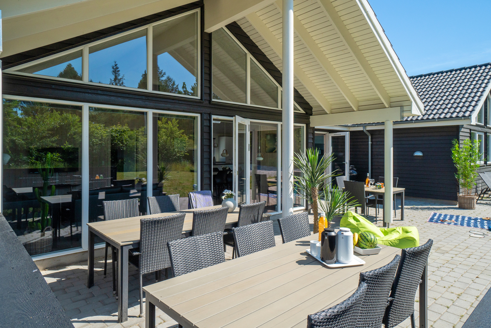 Das Luxusferienhaus Nr. 435 hat eine tolle Terrasse, die mit hochwertigen Gartenmöbeln für 18 Personen ausgestattet ist.