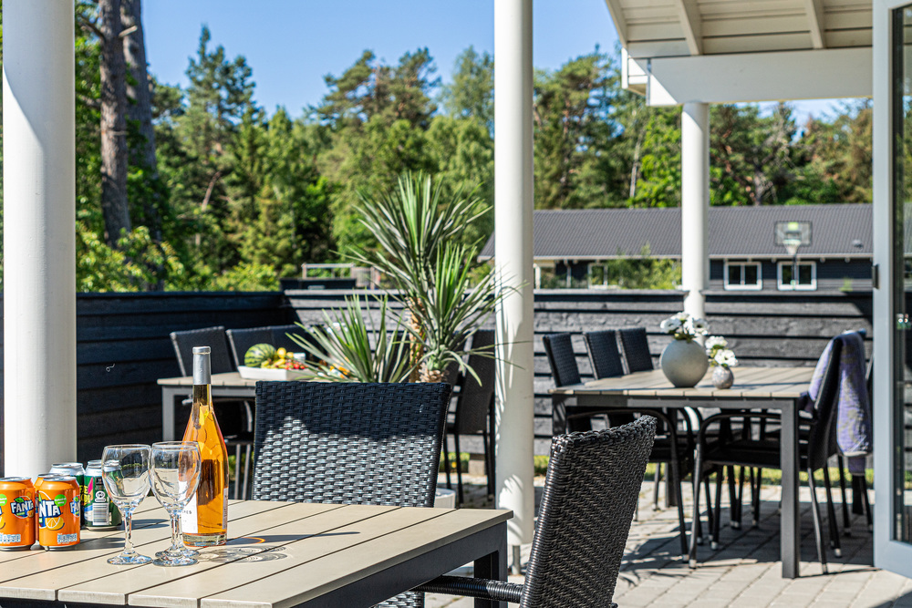 Große Terrasse am Luxusferienhaus Nr. 435 in Nordseeland.
