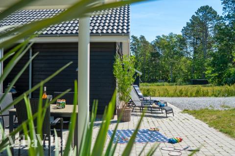 Genießen Sie einen Grillabend auf der Terrasse des Luxusferienhauses Nr. 435 in Nordseeland