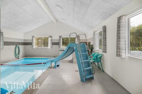 Der schicke Pool im Luxusferienhaus Nr. 440 für 24 Personen