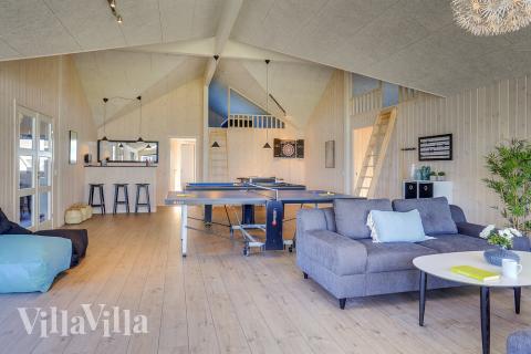 Das Luxusferienhaus 428 für 30 Personen hat einen großen Aktivitätsraum mit u. a. Billard und Darts