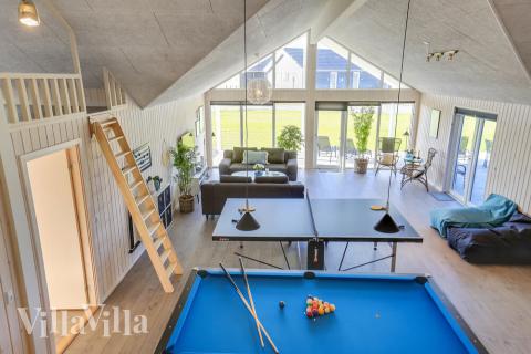 Neben den vielen schönen Stunden, die man im Poolbereich des Hauses verbringen kann, bietet das Luxusferienhaus 428 auch Spielevergnügen bei Billard/Tischtennis und Darts