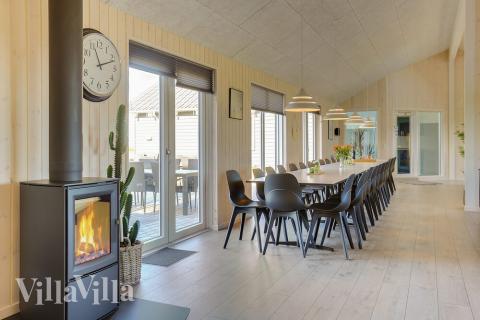 Aufenthaltsraum mit Platz für 30 im Luxusferienhaus Nr. 428.