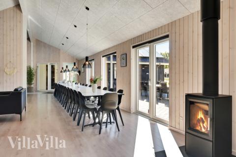 Aufenthaltsraum mit Platz für 30 im Luxusferienhaus Nr. 436.