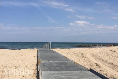 Der Strand in der Nähe von Luxusferienhaus Nr. 436 in Nordseeland lädt zum Spazierengehen ein.