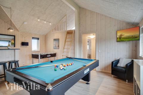 Neben den vielen schönen Stunden, die man im Poolbereich des Hauses verbringen kann, bietet das Luxusferienhaus 719 auch Spielevergnügen bei Billard/Tischtennis und Darts