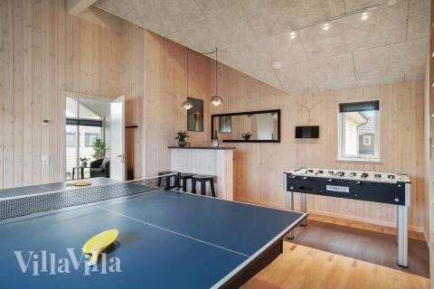 Das Luxusferienhaus 719 für 10 Personen hat einen großen Aktivitätsraum mit u. a. Billard und Darts