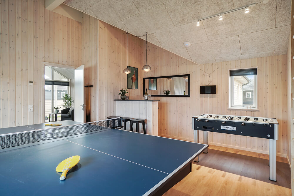 Das Luxusferienhaus 719 für 10 Personen hat einen großen Aktivitätsraum mit u. a. Billard und Darts