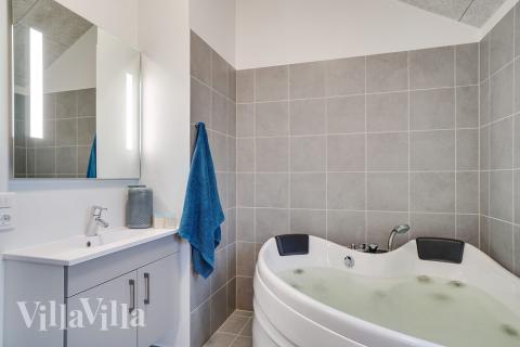 Genießen Sie den warmen Whirlpool im Luxusferienhaus Nr. 719 in Deutschland