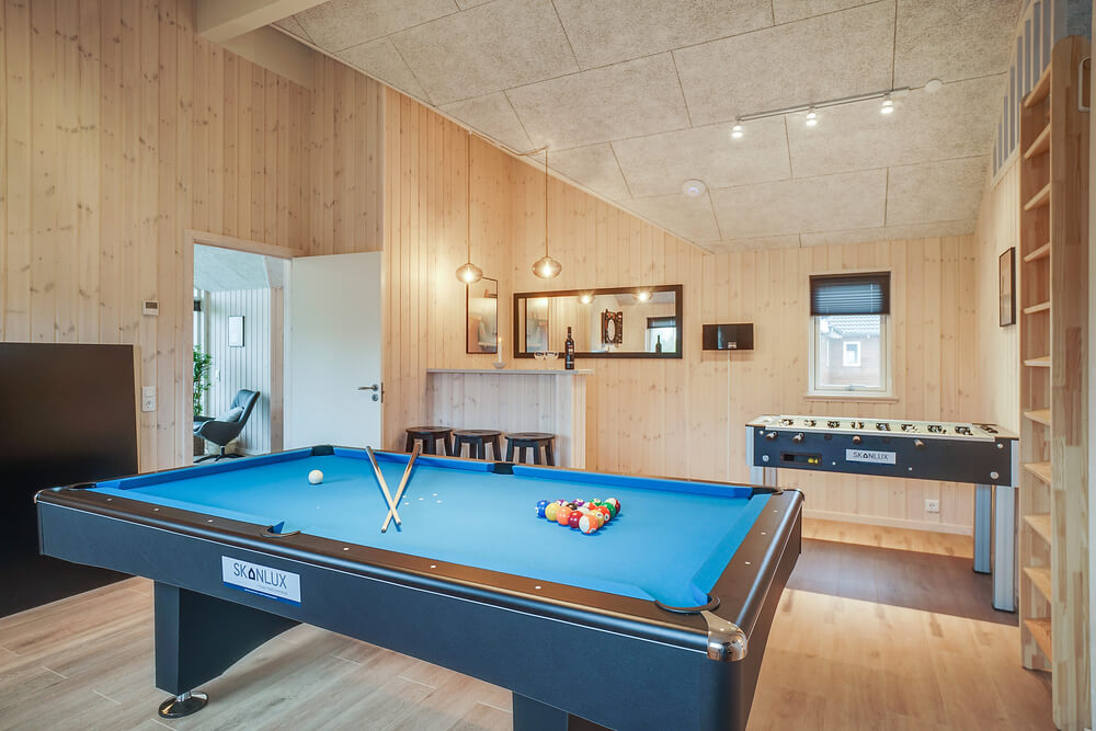 Neben den vielen schönen Stunden, die man im Poolbereich des Hauses verbringen kann, bietet das Luxusferienhaus 725 auch Spielevergnügen bei Billard/Tischtennis und Darts