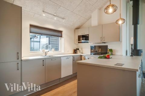 Die Küche in dem Luxusferienhaus Nr. 725 ist so gut ausgestattet, dass man problemlos Mahlzeiten für 10 Personen zubereiten kann.