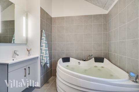 Genießen Sie den warmen Whirlpool im Luxusferienhaus Nr. 725 in Deutschland