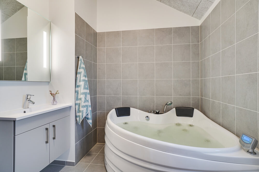 Genießen Sie den warmen Whirlpool im Luxusferienhaus Nr. 725 in Deutschland