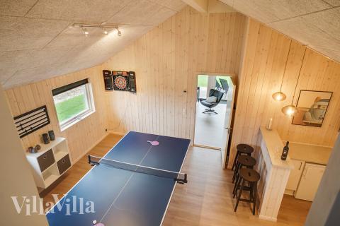 Das Luxusferienhaus 725 für 10 Personen hat einen großen Aktivitätsraum mit u. a. Billard und Darts