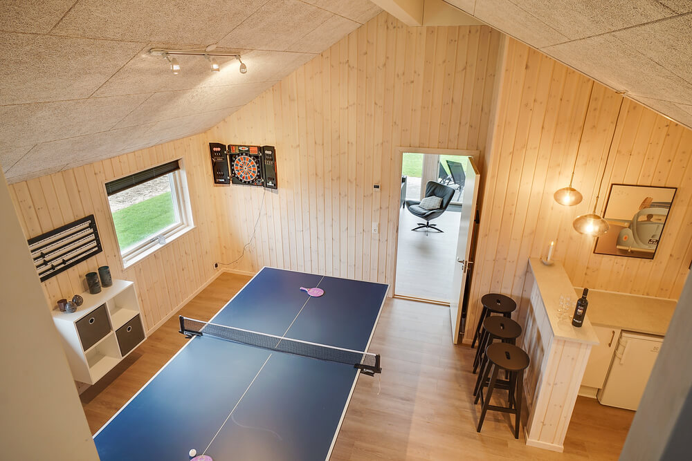 Das Luxusferienhaus 725 für 10 Personen hat einen großen Aktivitätsraum mit u. a. Billard und Darts