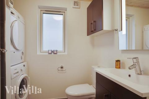 Eines der Badezimmer im Luxusferienhaus Nr. 724