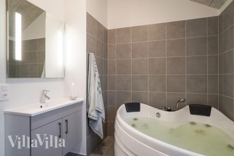 Genießen Sie den warmen Whirlpool im Luxusferienhaus Nr. 724 in Deutschland