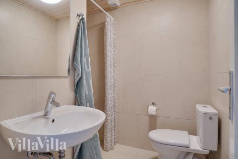 Eines der Badezimmer im Luxusferienhaus Nr. 721