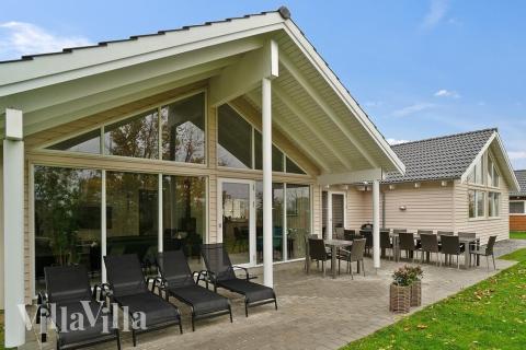 Das Luxusferienhaus Nr. 721 hat eine tolle Terrasse, die mit hochwertigen Gartenmöbeln für 18 Personen ausgestattet ist.