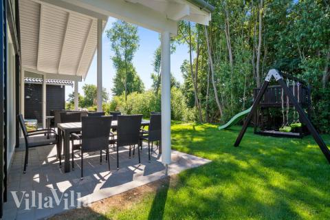 Auf der Terrasse des Ferienhauses Nr. 720 ist Platz für 18 Personen.