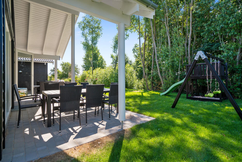 Auf der Terrasse des Ferienhauses Nr. 720 ist Platz für 18 Personen.