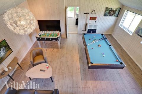 Neben den vielen schönen Stunden, die man im Poolbereich des Hauses verbringen kann, bietet das Luxusferienhaus 720 auch Spielevergnügen bei Billard/Tischtennis und Darts