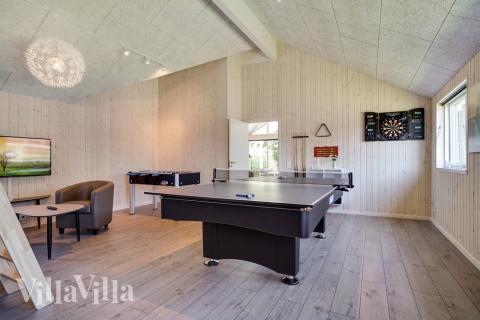 Das Luxusferienhaus 720 für 18 Personen hat einen großen Aktivitätsraum mit u. a. Billard und Darts