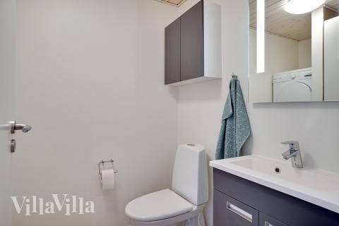 Eines der Badezimmer im Luxusferienhaus Nr. 442