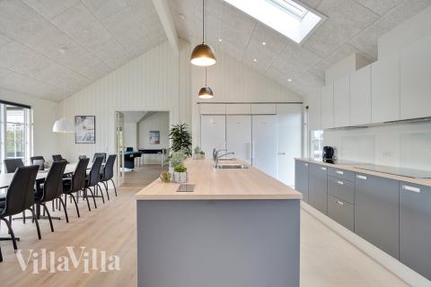 In der Küche des Luxusferienhauses ist alles vorhanden, was man braucht, um Mahlzeiten für 26 Personen zuzubereiten.