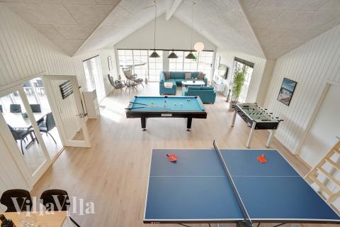 Das Luxusferienhaus 442 für 26 Personen hat einen großen Aktivitätsraum mit u. a. Billard und Darts