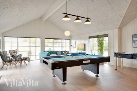 Neben den vielen schönen Stunden, die man im Poolbereich des Hauses verbringen kann, bietet das Luxusferienhaus 442 auch Spielevergnügen bei Billard/Tischtennis und Darts