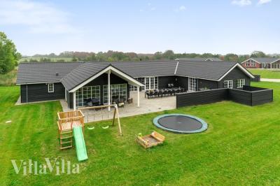 Dieses schöne Poolhaus Nr. 442 mit Platz für 26 Personen liegt in Ostjütland
