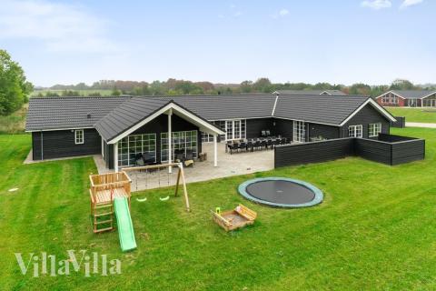 Dieses schöne Poolhaus Nr. 442 mit Platz für 26 Personen liegt in Ostjütland