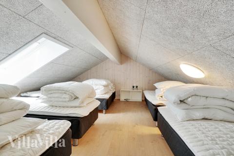 Der große ausgebaute Dachboden im Luxusferienhaus Nr. 448 für 24 Personen