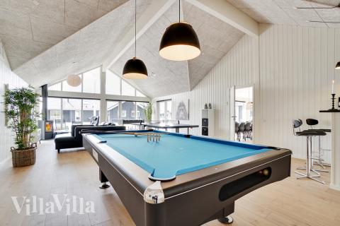Neben den vielen schönen Stunden, die man im Poolbereich des Hauses verbringen kann, bietet das Luxusferienhaus 448 auch Spielevergnügen bei Billard/Tischtennis und Darts