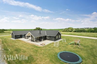 Dieses schöne Poolhaus Nr. 448 mit Platz für 24 Personen liegt in Ostjütland