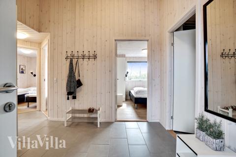 Der geräumige Eingangsbereich im Luxusferienhaus Nr. 441 in Ostjütland