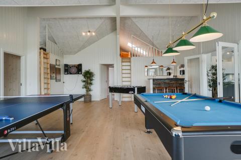 Aktivitätsraum im Luxusferienhaus Nr. 441 mit 10 Schlafzimmern und Platz für 26 Gäste.