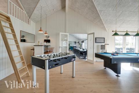 Das Luxusferienhaus 441 für 26 Personen hat einen großen Aktivitätsraum mit u. a. Billard und Darts